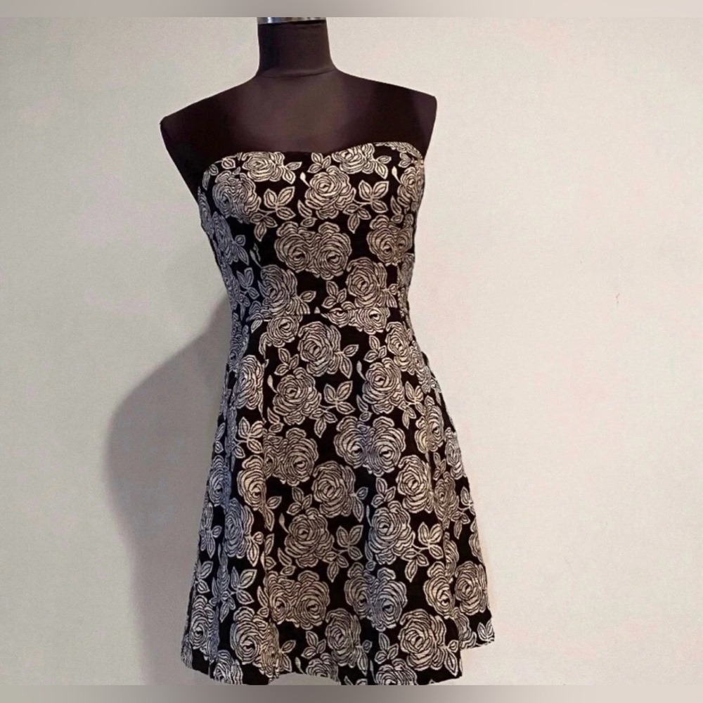 Elegant Black and White Floral Print Strapless Sleeveless Mini Dress